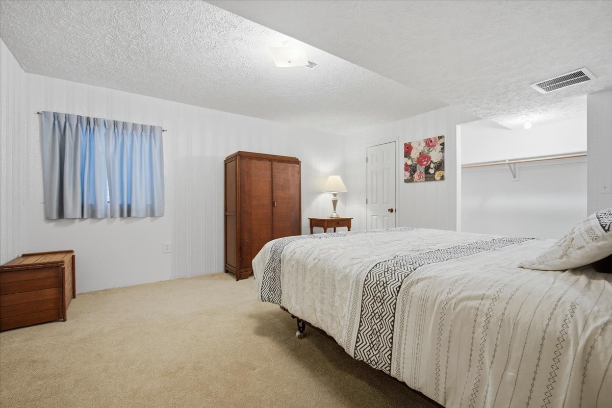 1913 Woodbine Road, Bloomington, IL 61704