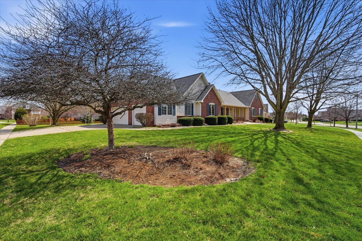 1913 Woodbine Road, Bloomington, IL 61704