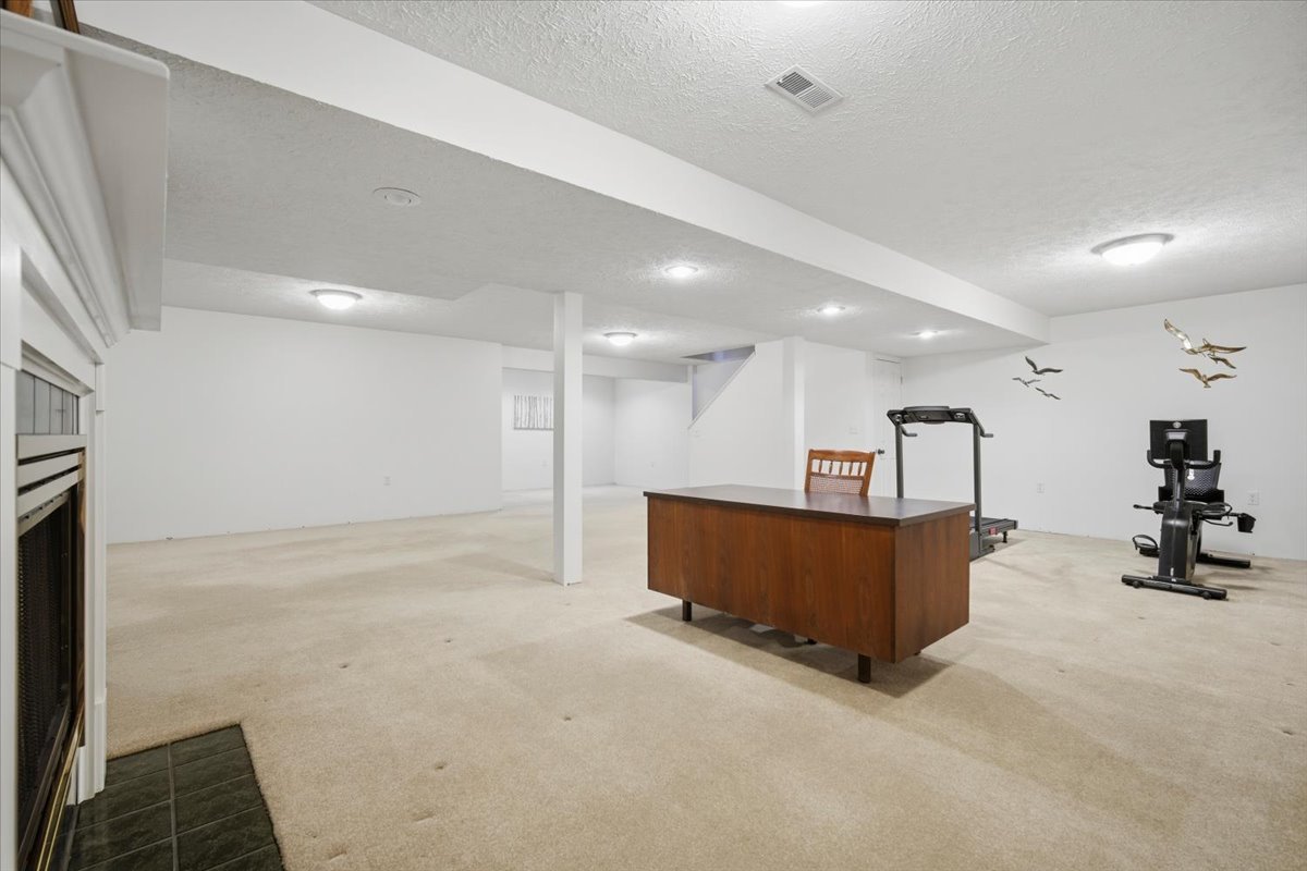 1913 Woodbine Road, Bloomington, IL 61704