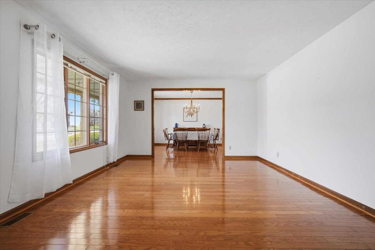 1913 Woodbine Road, Bloomington, IL 61704