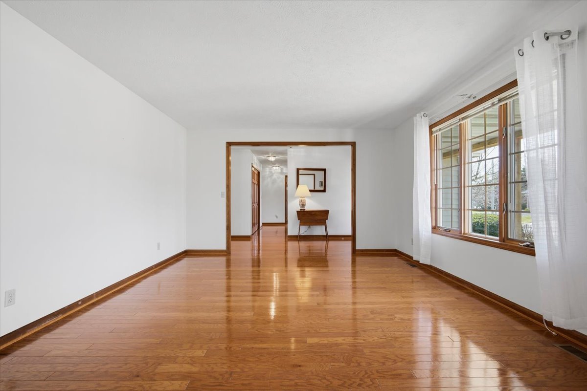 1913 Woodbine Road, Bloomington, IL 61704