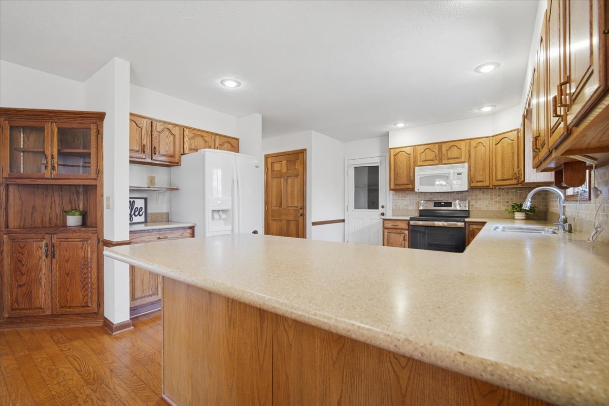 1913 Woodbine Road, Bloomington, IL 61704