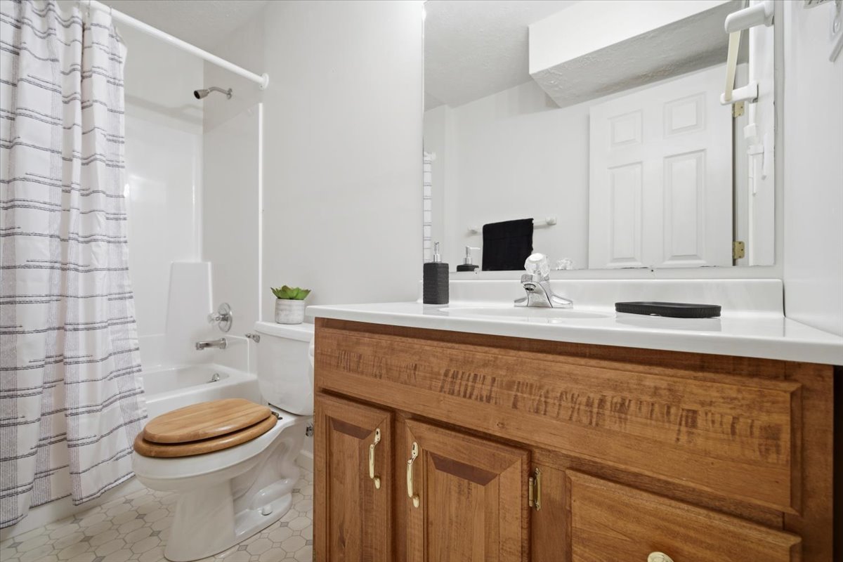 1913 Woodbine Road, Bloomington, IL 61704