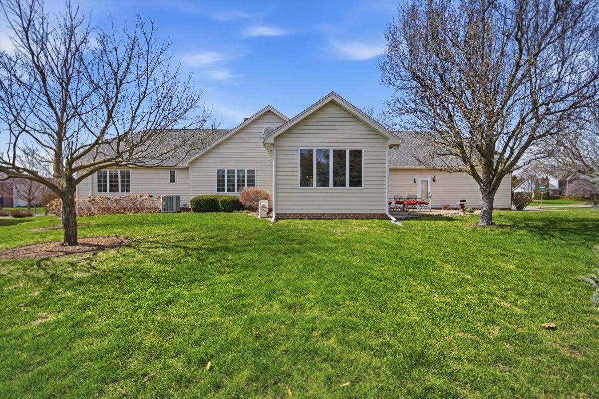 1913 Woodbine Road, Bloomington, IL 61704