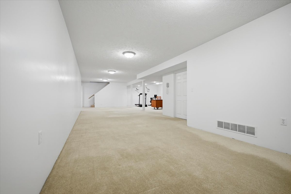 1913 Woodbine Road, Bloomington, IL 61704