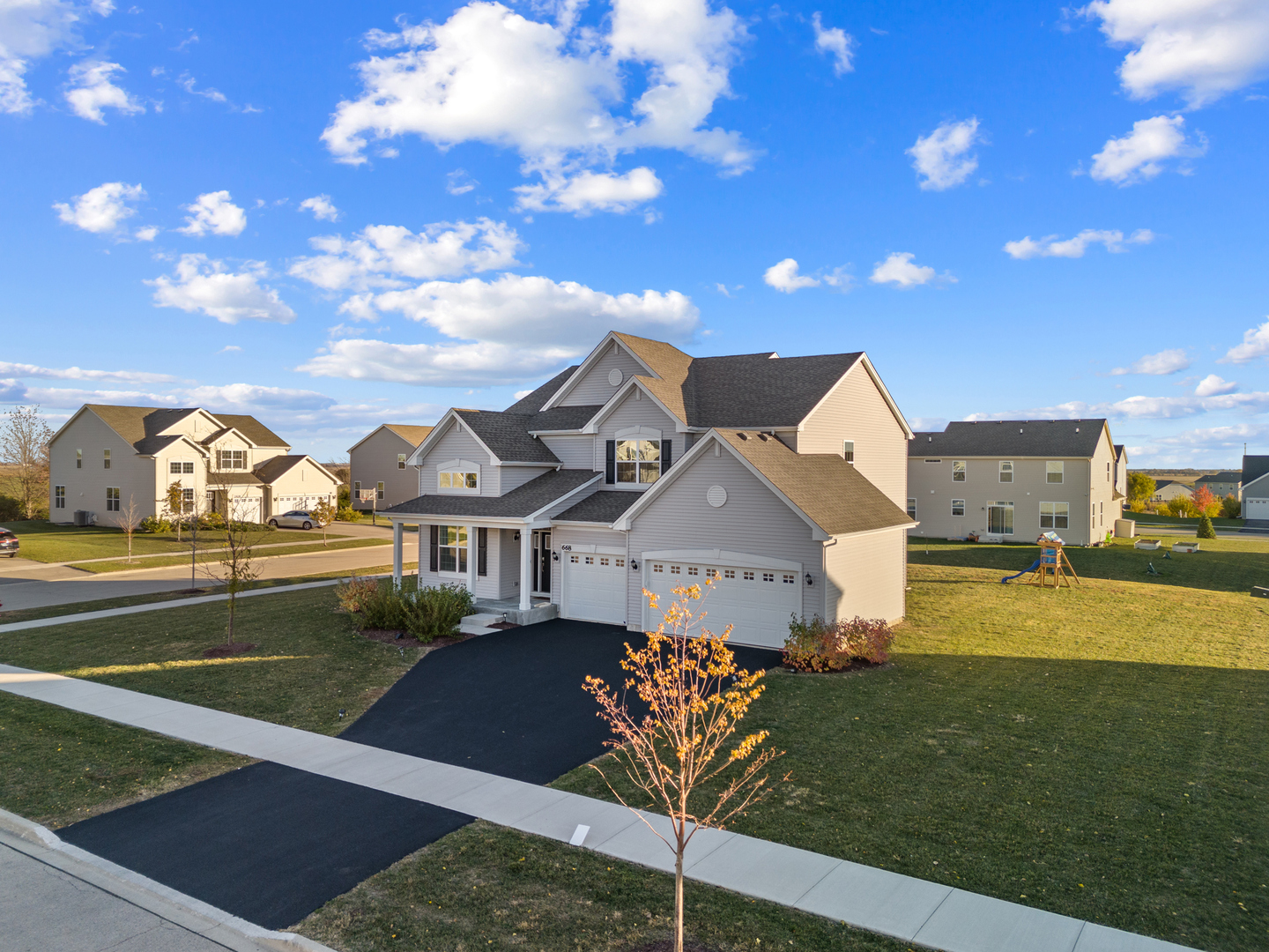 668 Braemore Lane, Yorkville, IL 60560