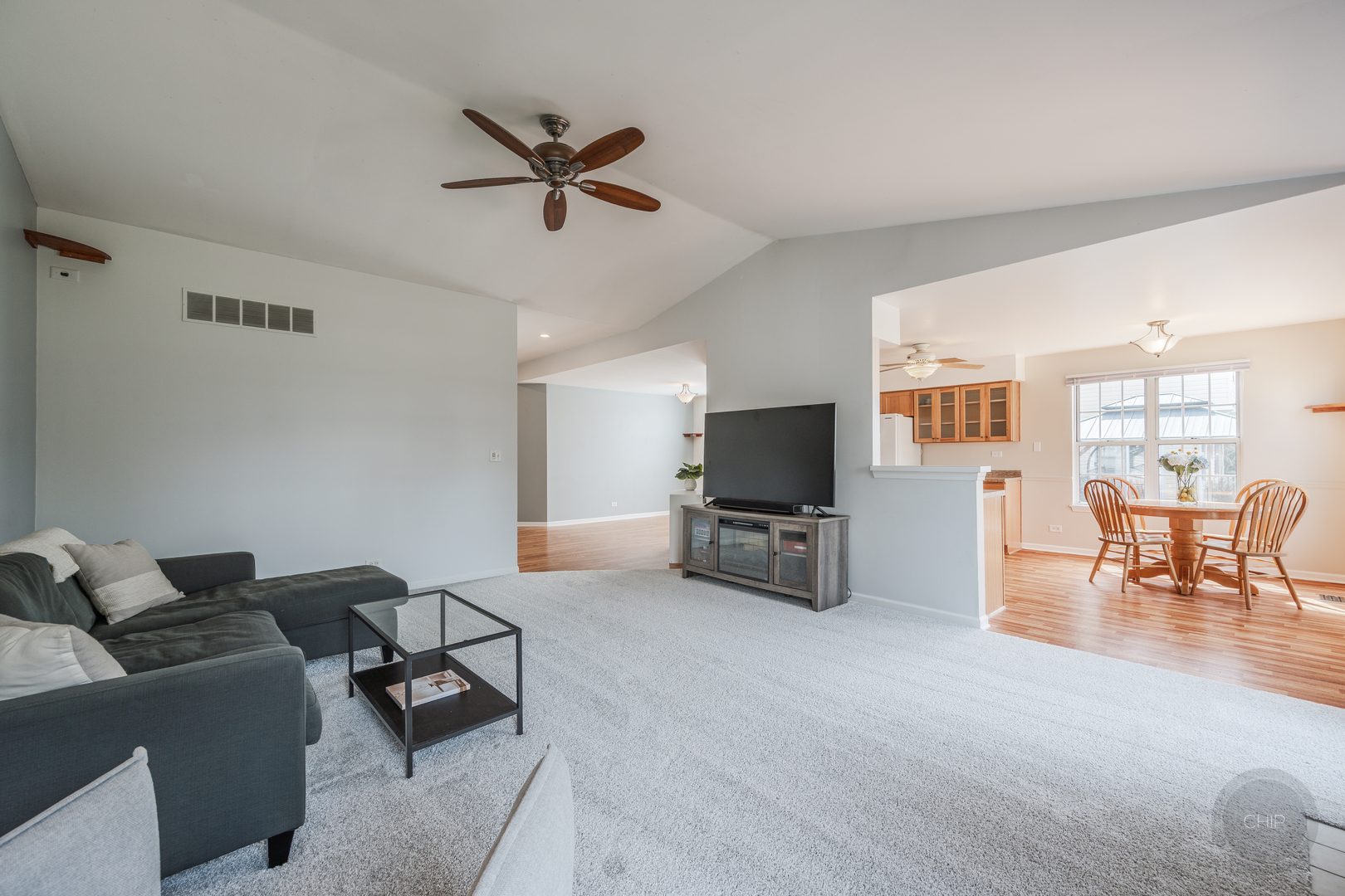 176 Jefferson Lane, Streamwood, IL 60107