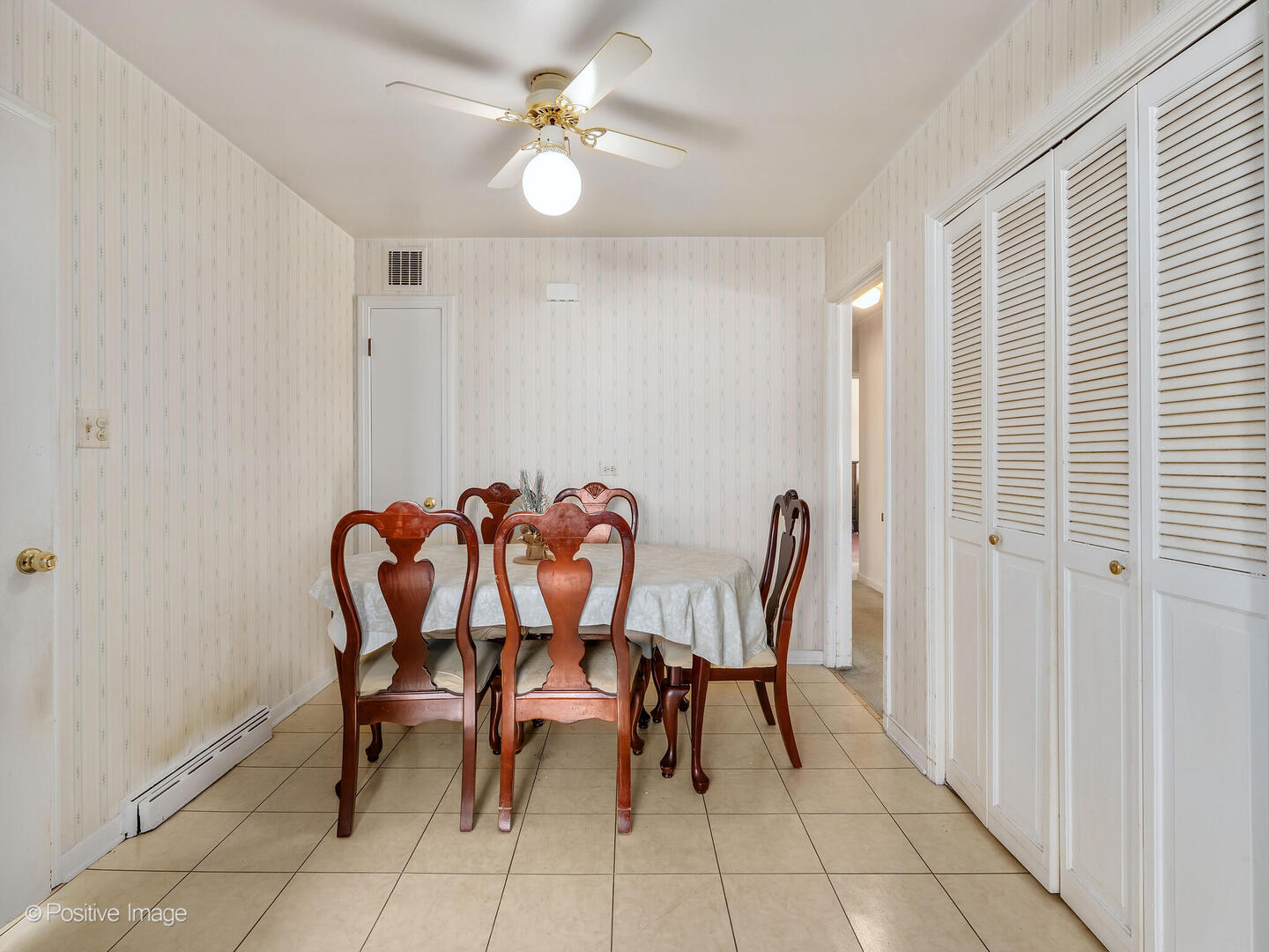 413 N Ridgeland Avenue, Elmhurst, IL 60126