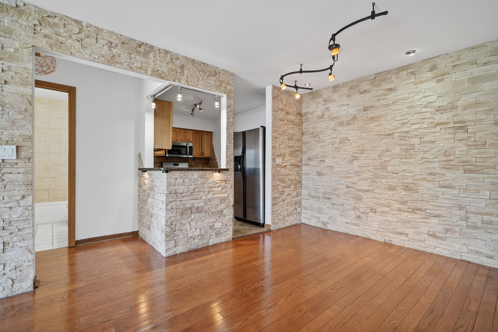 3000 Bayside Drive #202, Palatine, IL 60074