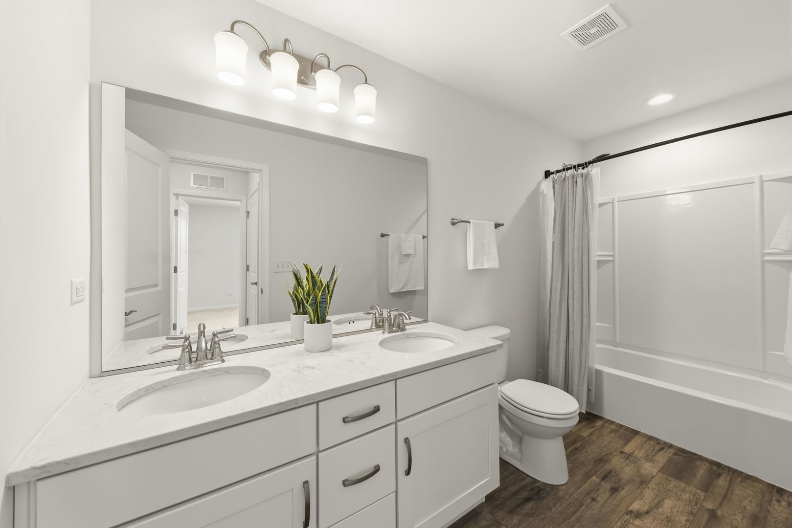 2534 Leander Court, Woodridge, IL 60517