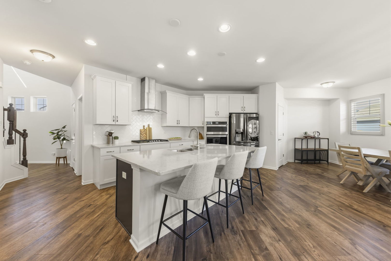 2534 Leander Court, Woodridge, IL 60517