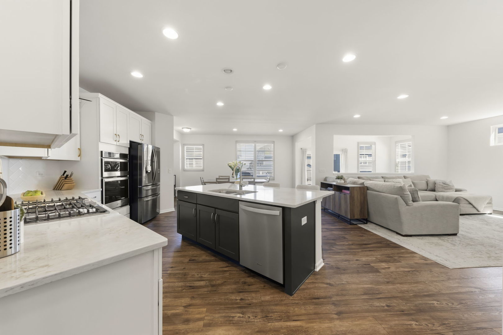 2534 Leander Court, Woodridge, IL 60517