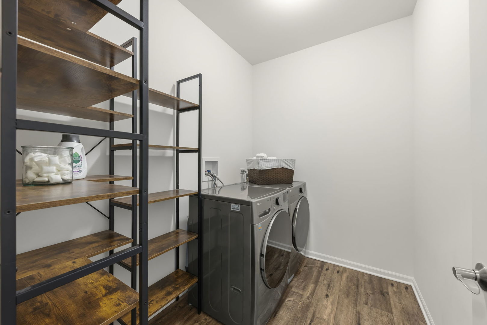 2534 Leander Court, Woodridge, IL 60517