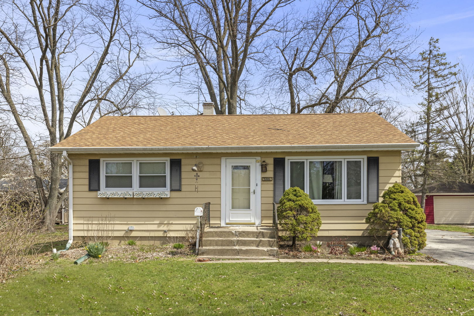 5905 Lee Avenue, Downers Grove, IL 60516