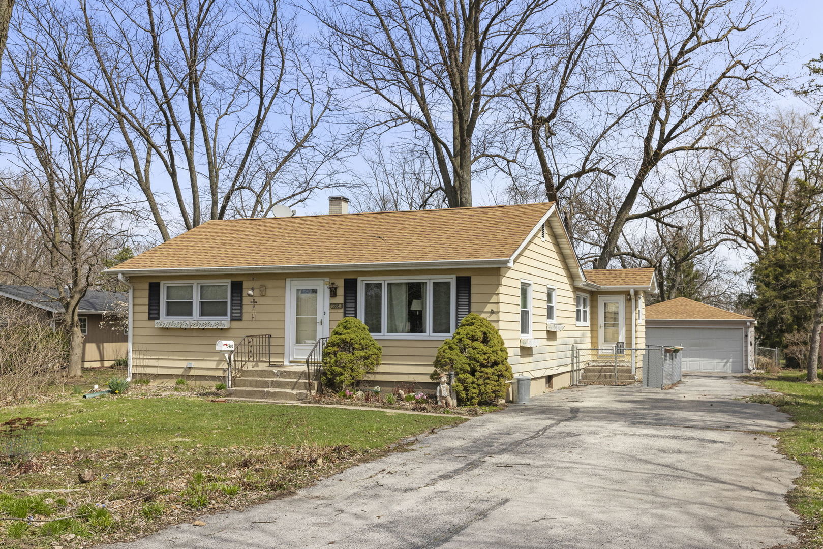 5905 Lee Avenue, Downers Grove, IL 60516