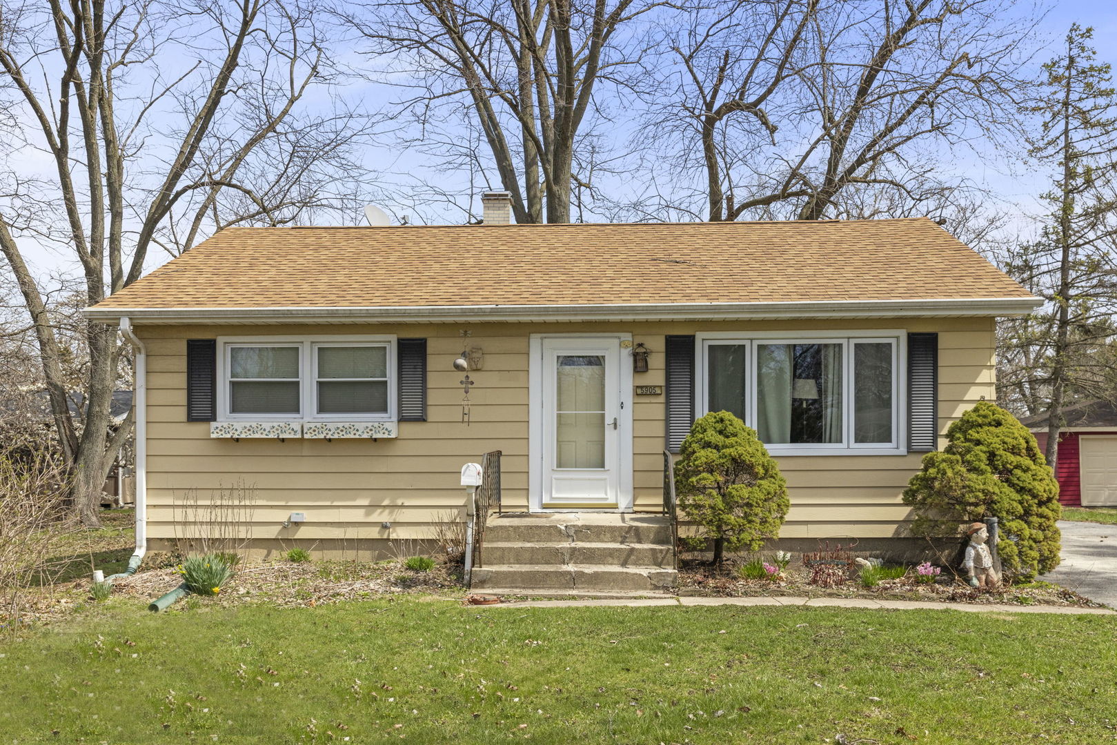 5905 Lee Avenue, Downers Grove, IL 60516