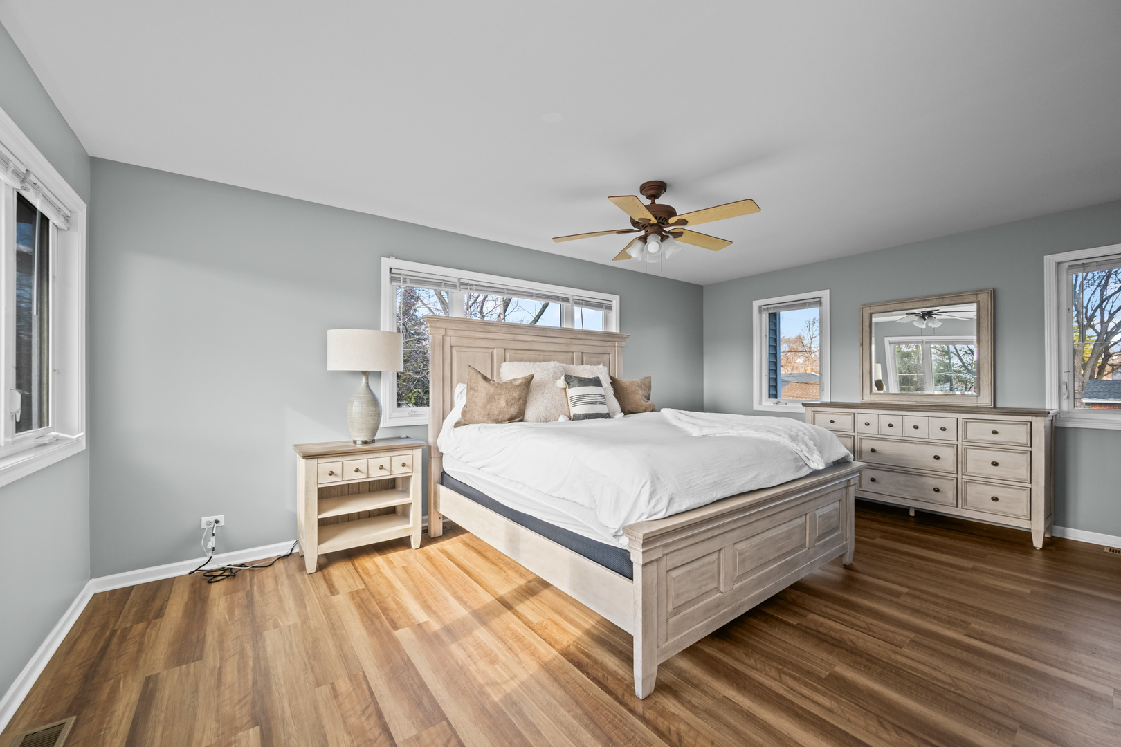 Arlington Heights, IL 60005