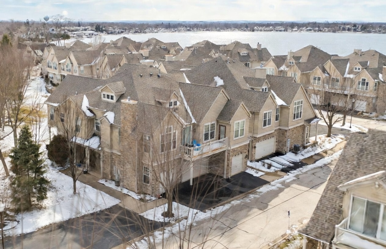 360 Promontory Lane #B, Wauconda, IL 60084