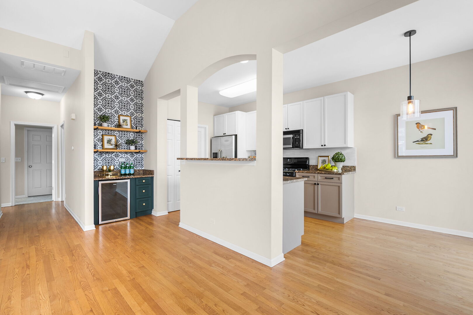 360 Promontory Lane #B, Wauconda, IL 60084