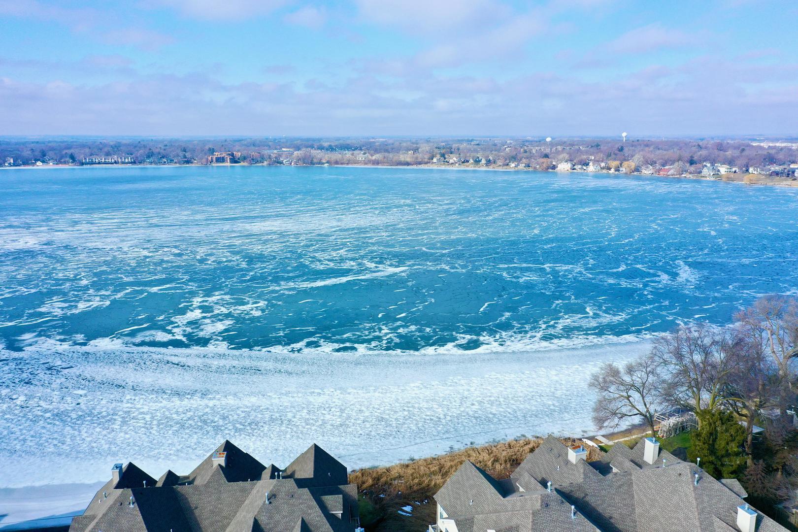 360 Promontory Lane #B, Wauconda, IL 60084