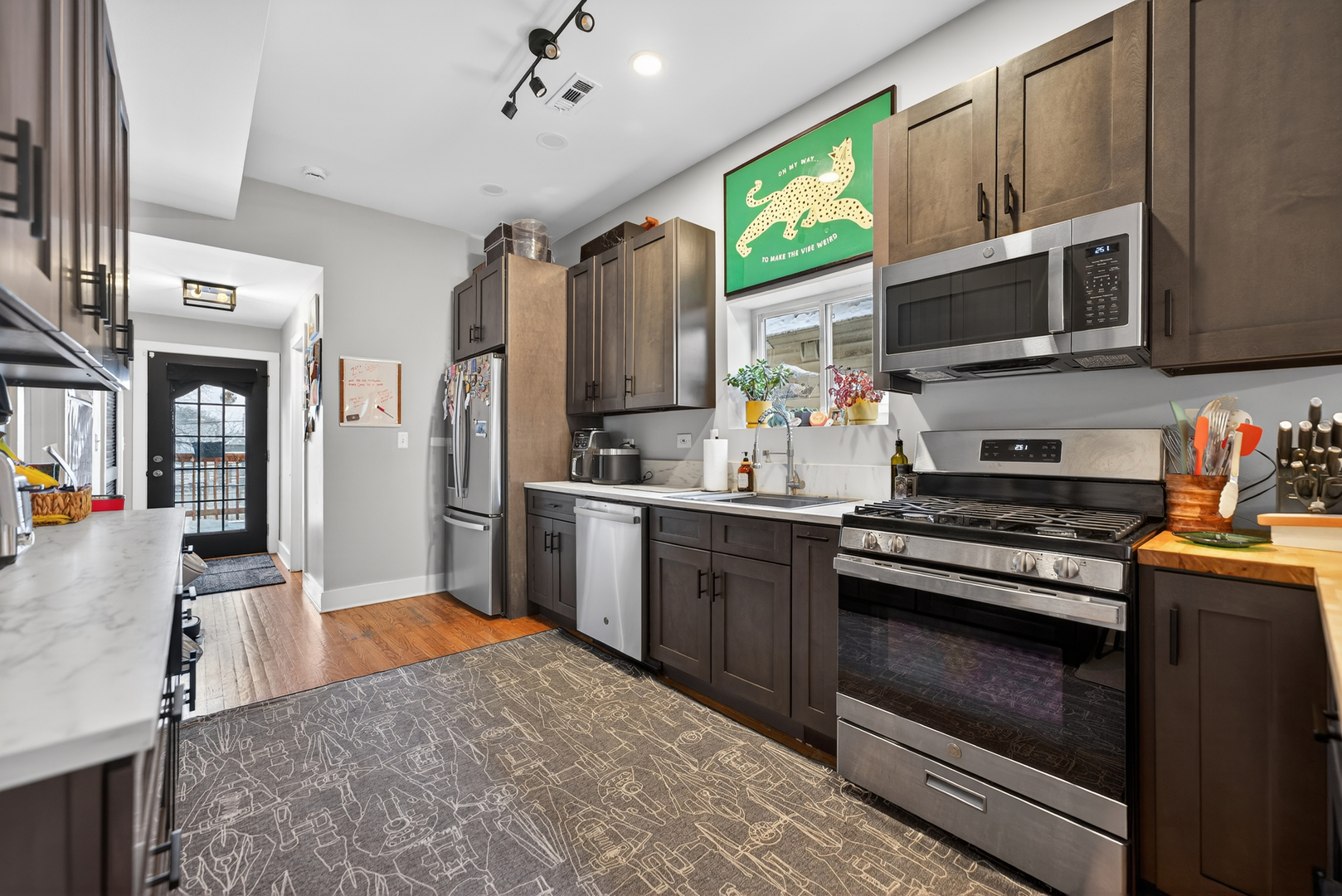 3115 N Oakley Avenue, Chicago, IL 60618