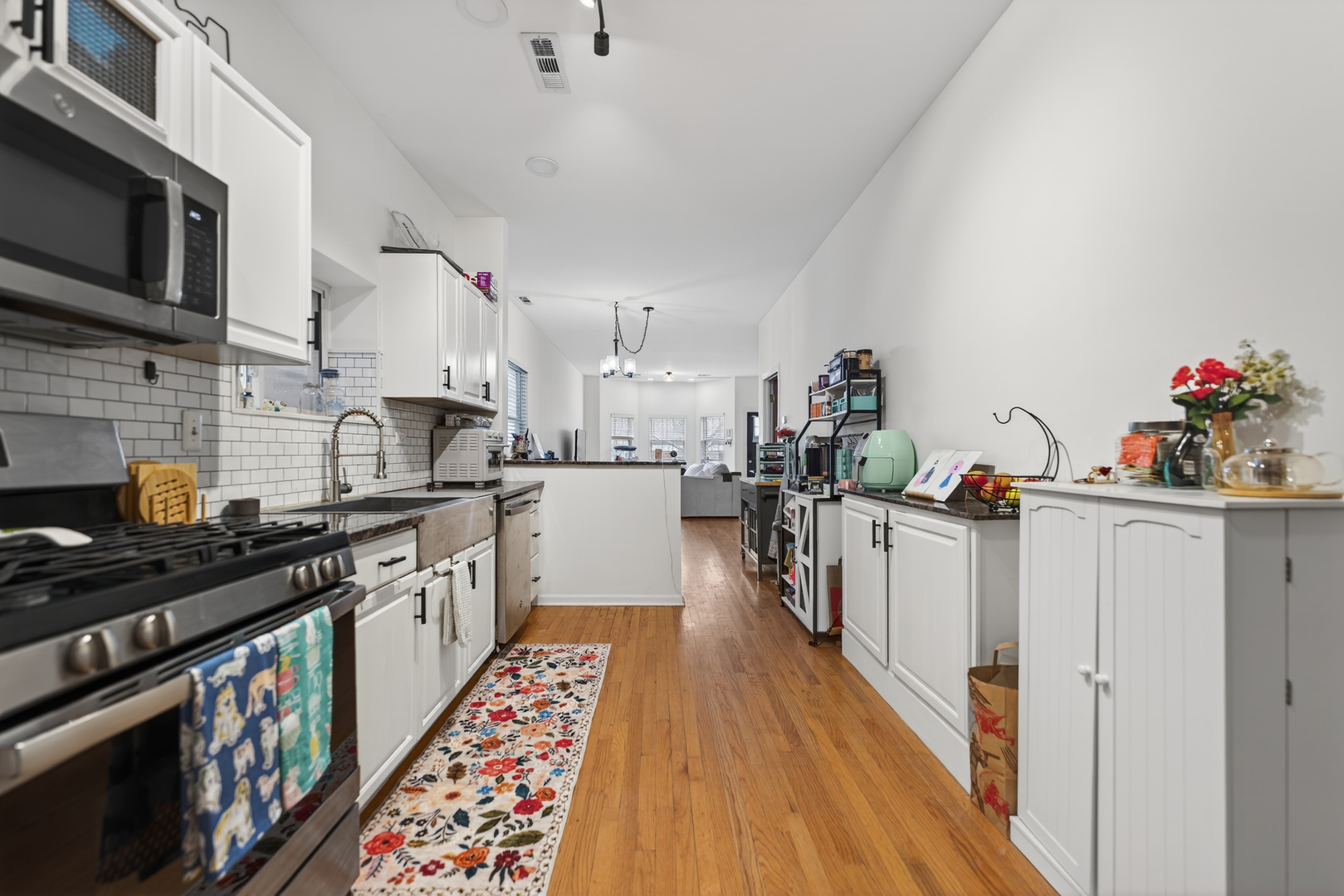 3115 N Oakley Avenue, Chicago, IL 60618