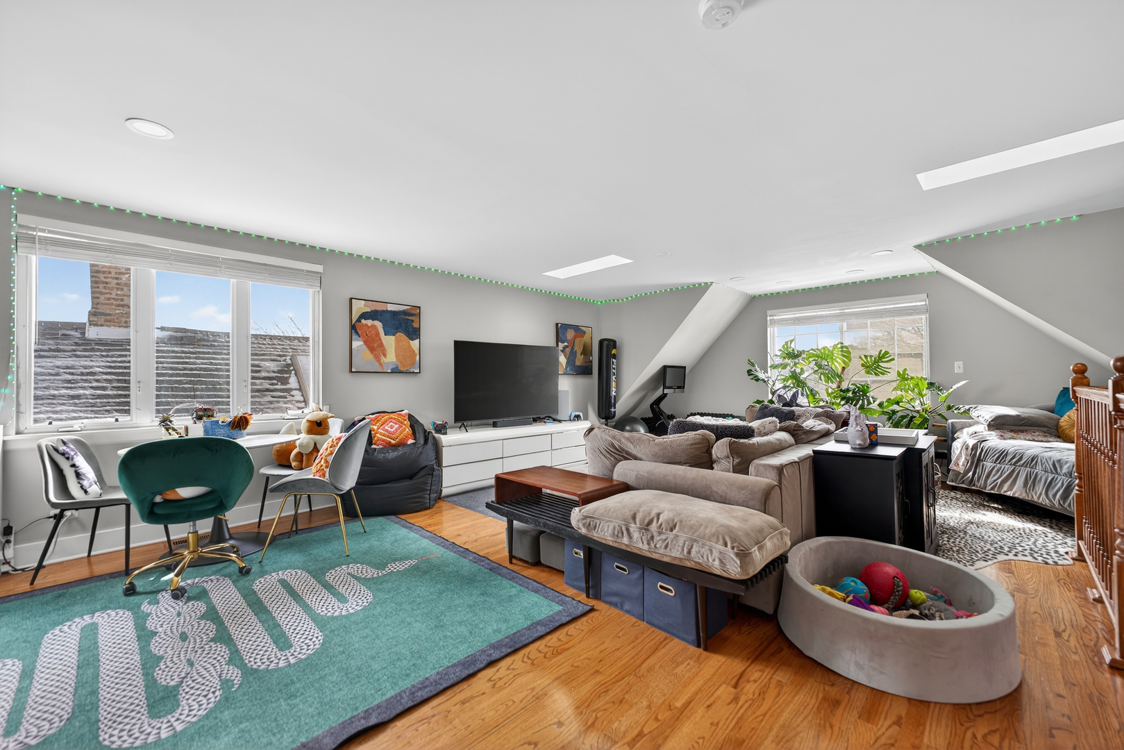 3115 N Oakley Avenue, Chicago, IL 60618