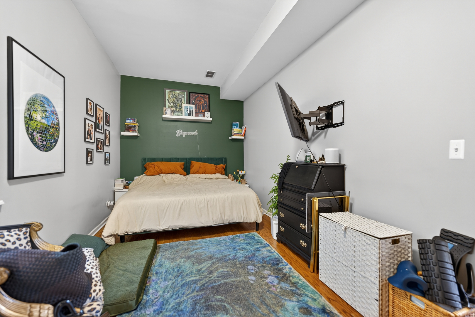 3115 N Oakley Avenue, Chicago, IL 60618