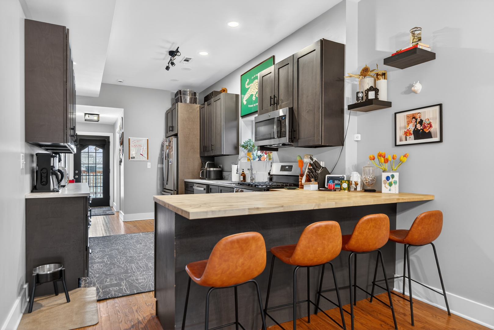 3115 N Oakley Avenue, Chicago, IL 60618