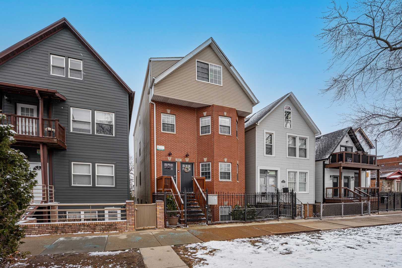 3115 N Oakley Avenue, Chicago, IL 60618