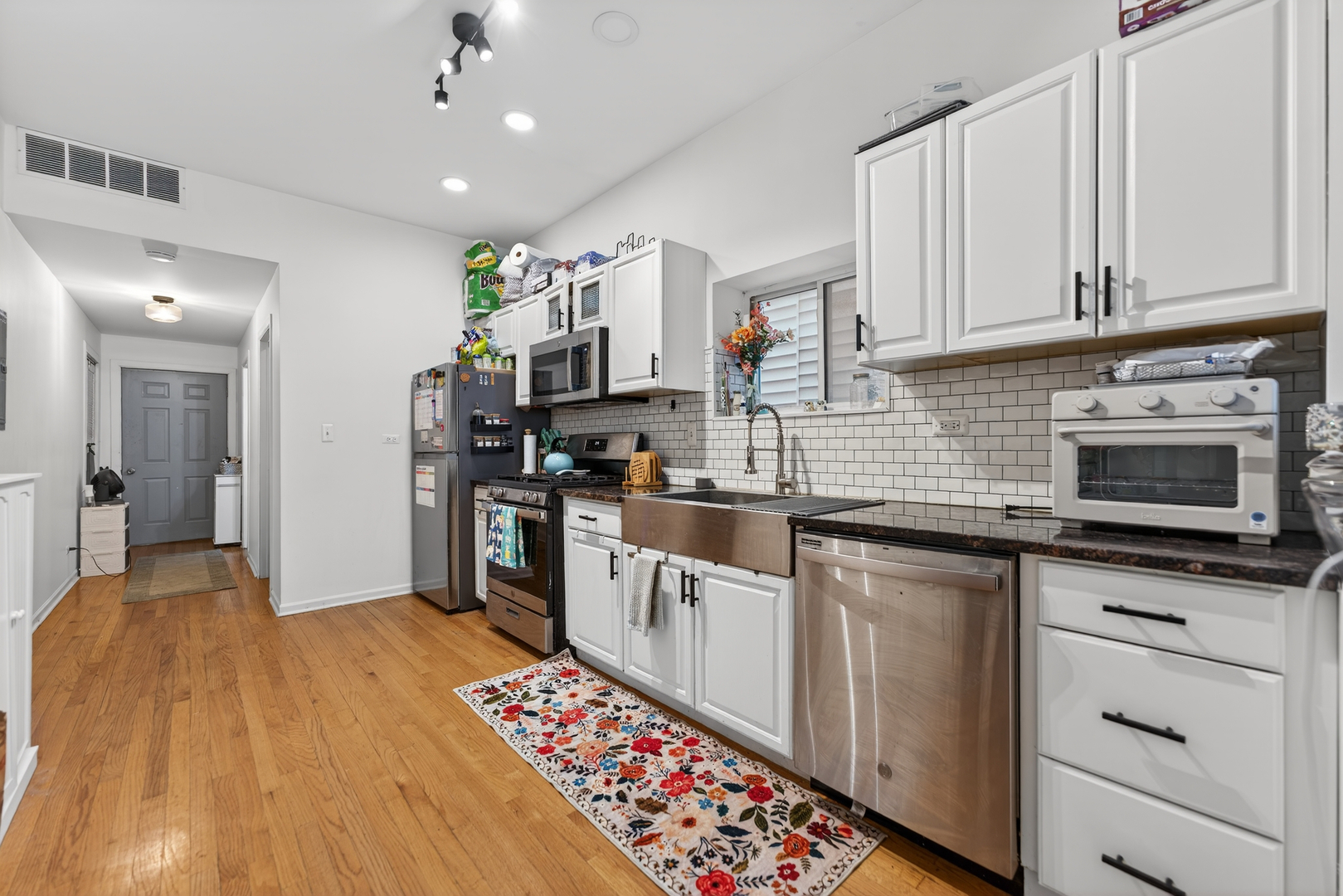 3115 N Oakley Avenue, Chicago, IL 60618