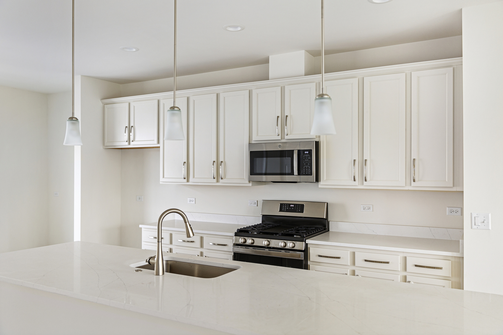 857 Finley Drive, Aurora, IL 60504