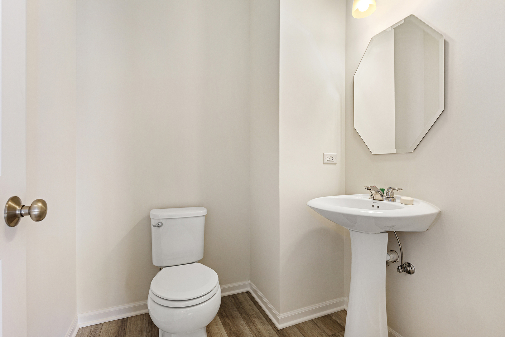 857 Finley Drive, Aurora, IL 60504