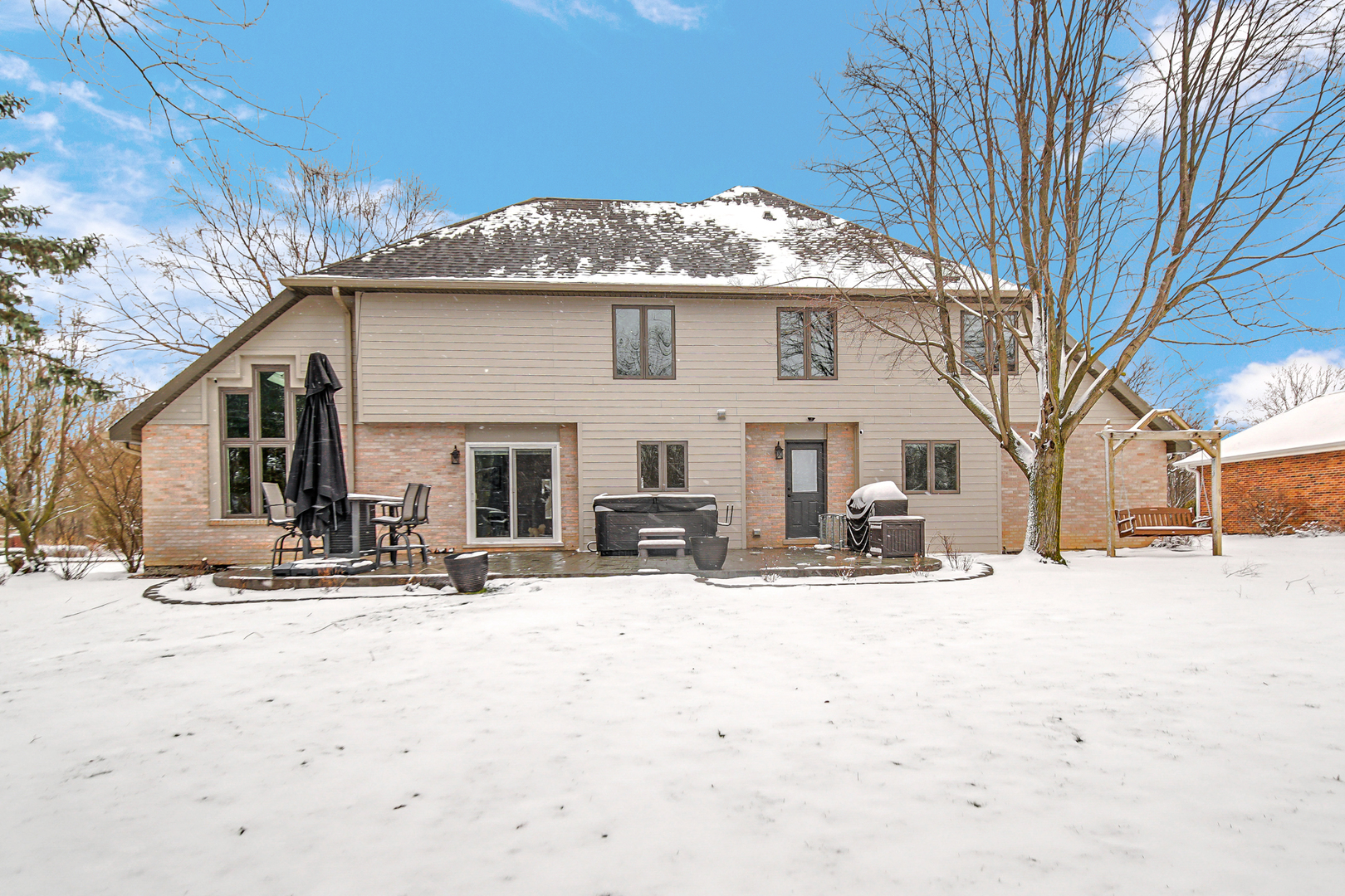 8969 Charrington Drive, Frankfort, IL 60423