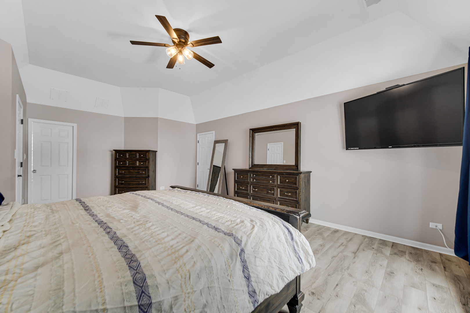 8969 Charrington Drive, Frankfort, IL 60423