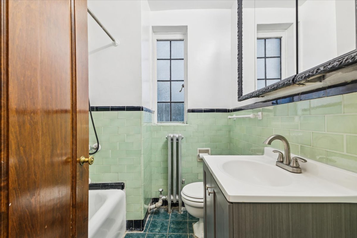 3017 E 78th Street #4B, Chicago, IL 60649