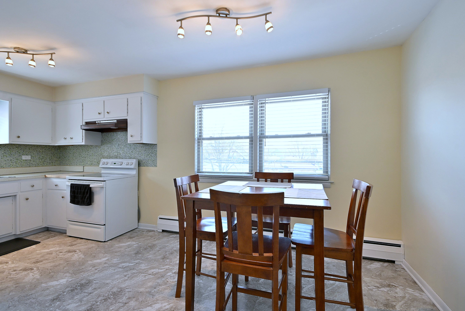 7310 N Harlem Avenue #303, Chicago, IL 60631