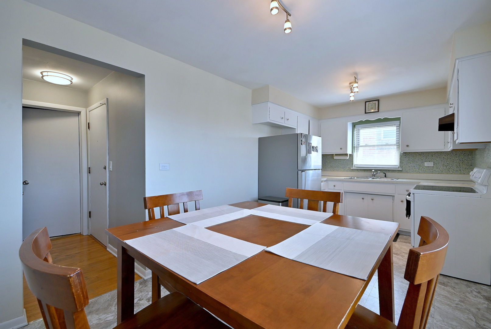 7310 N Harlem Avenue #303, Chicago, IL 60631