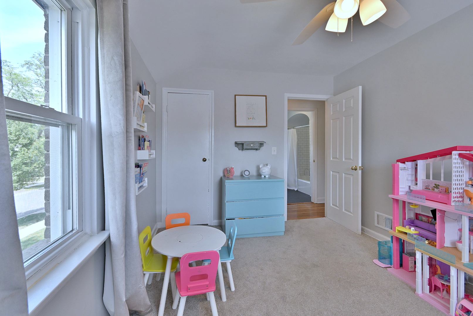 593 S Edgewood Avenue, Elmhurst, IL 60126