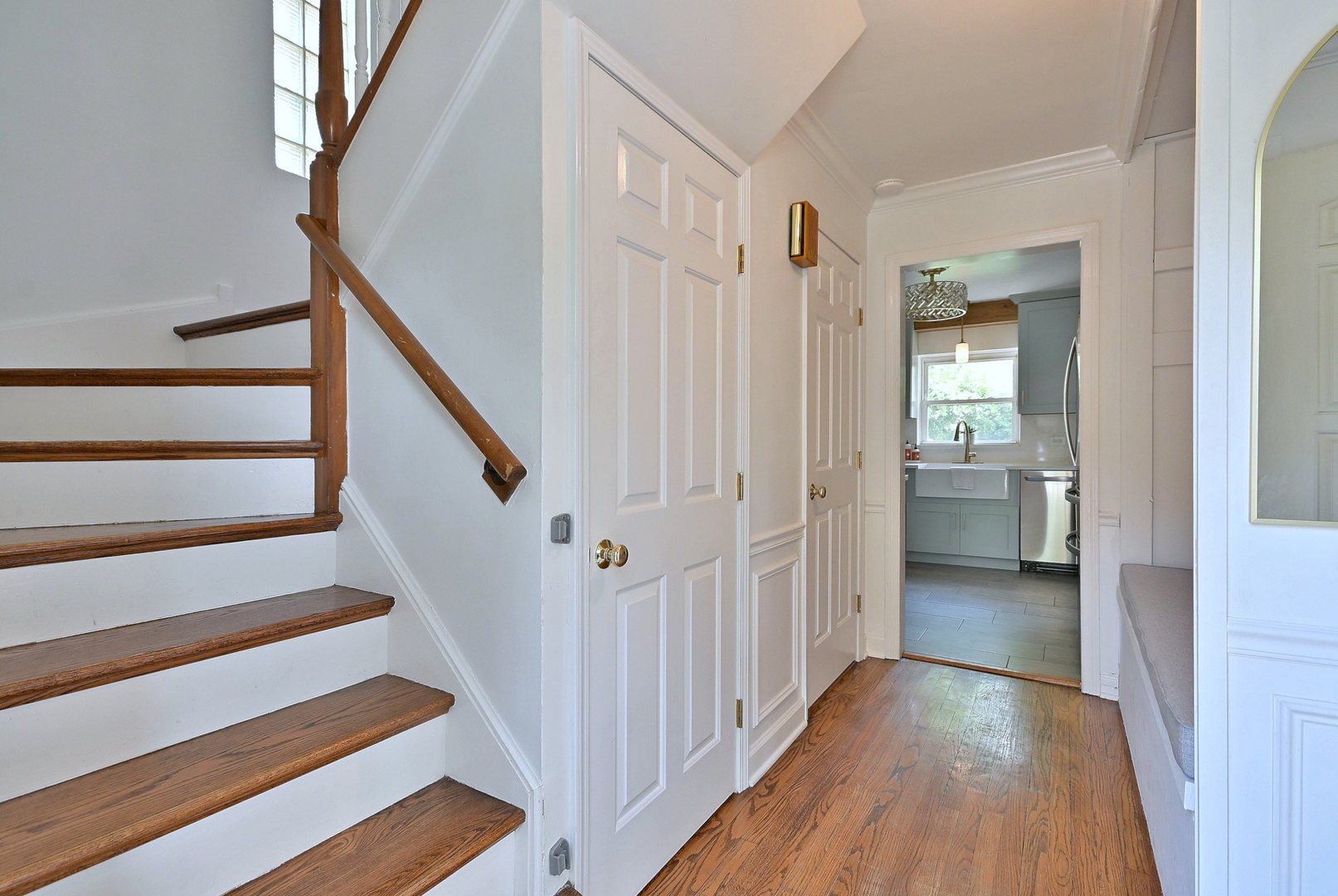 593 S Edgewood Avenue, Elmhurst, IL 60126