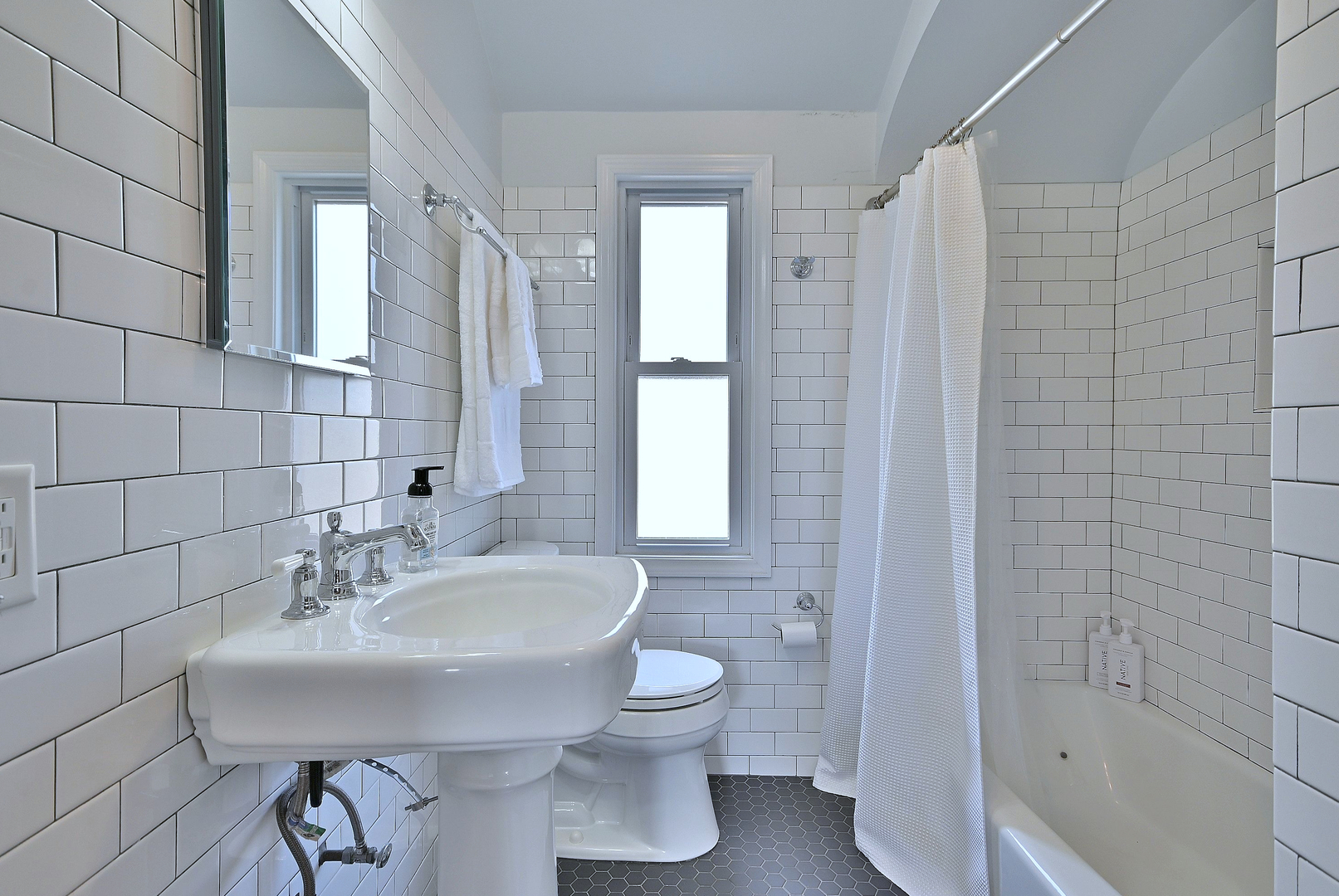 593 S Edgewood Avenue, Elmhurst, IL 60126