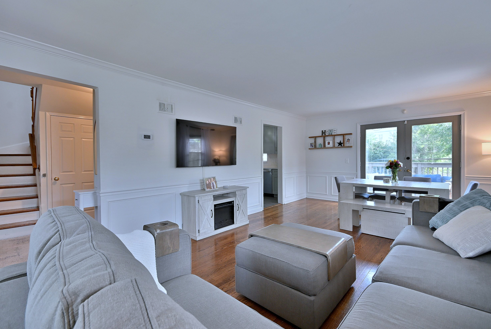 593 S Edgewood Avenue, Elmhurst, IL 60126