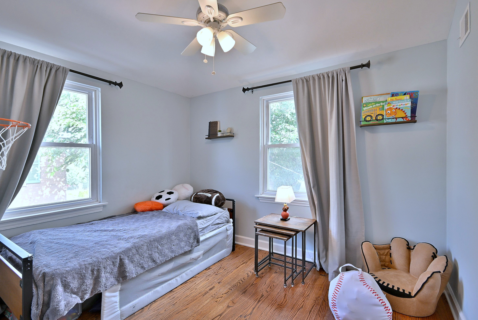 593 S Edgewood Avenue, Elmhurst, IL 60126