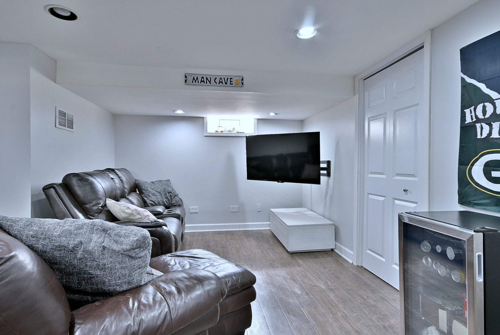 593 S Edgewood Avenue, Elmhurst, IL 60126