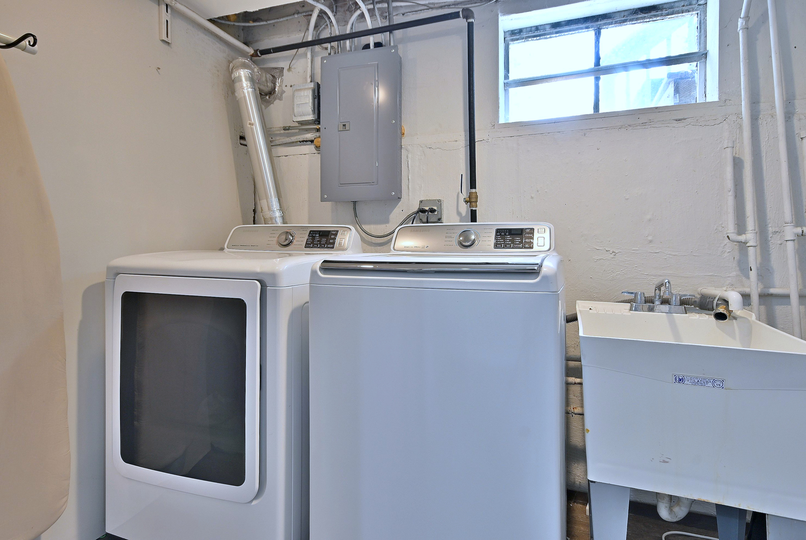 593 S Edgewood Avenue, Elmhurst, IL 60126