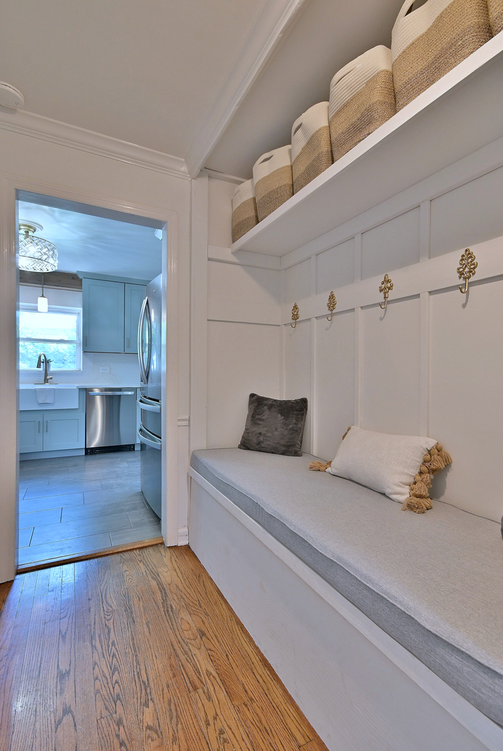 593 S Edgewood Avenue, Elmhurst, IL 60126