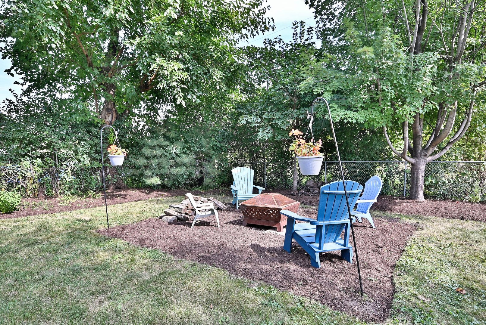 593 S Edgewood Avenue, Elmhurst, IL 60126