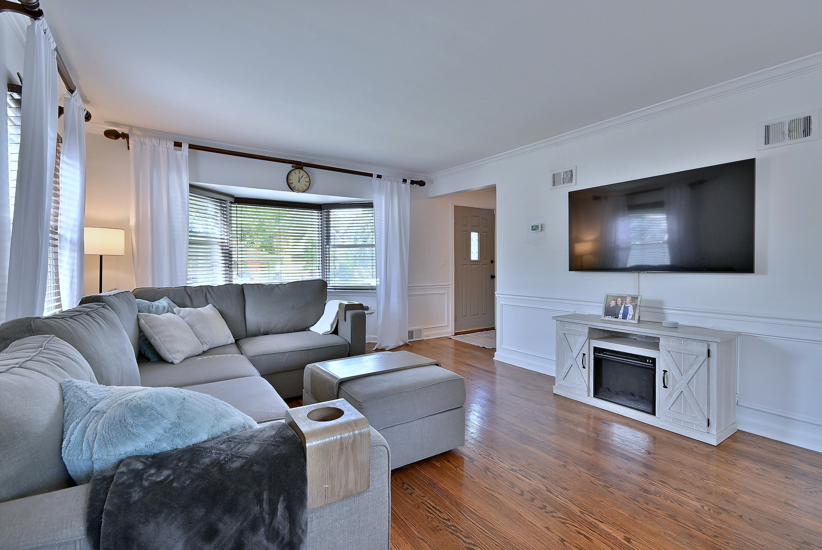 593 S Edgewood Avenue, Elmhurst, IL 60126