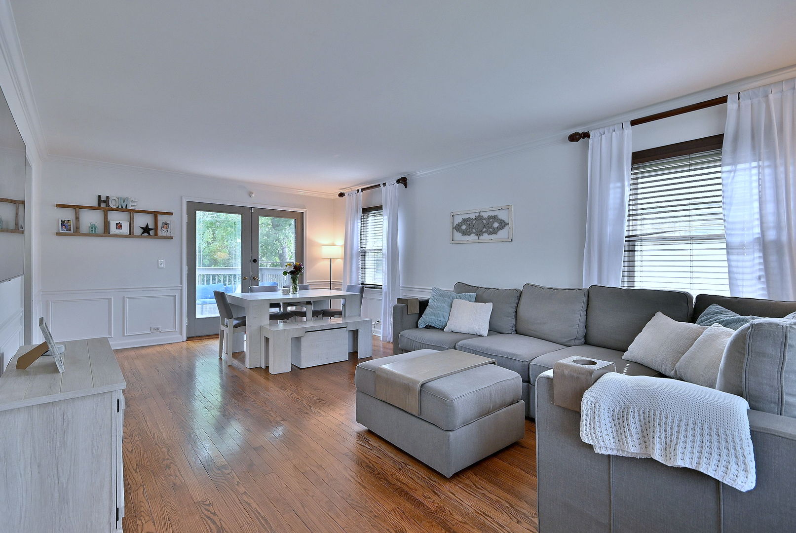 593 S Edgewood Avenue, Elmhurst, IL 60126