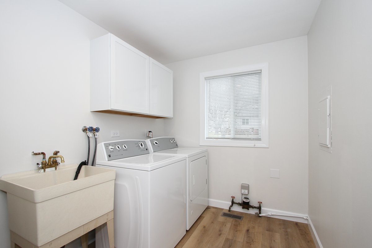 1122 Danvers Court, Schaumburg, IL 60193